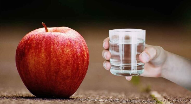 How long after eating apples should drink water?