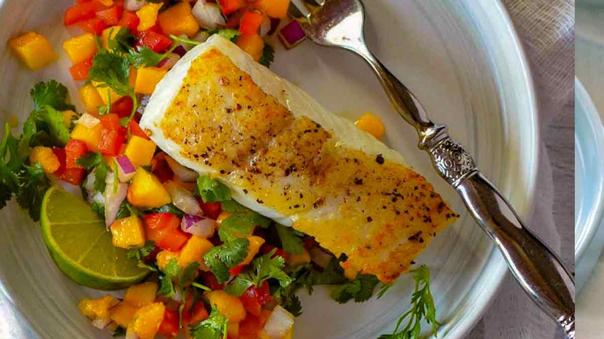 Pan-Cooked White Fish with Papaya Red Pepper Salsa